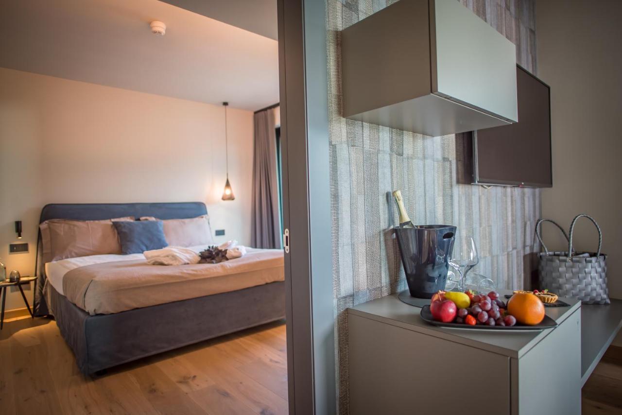 Hotel Villa Enrica ริวาเดลการ์ดา ภายนอก รูปภาพ